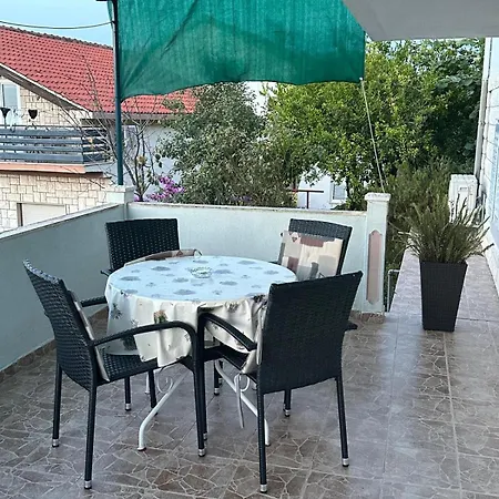 4199-2 For 3 People In * Trpanj