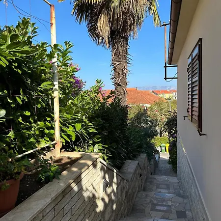 4199-2 For 3 People In