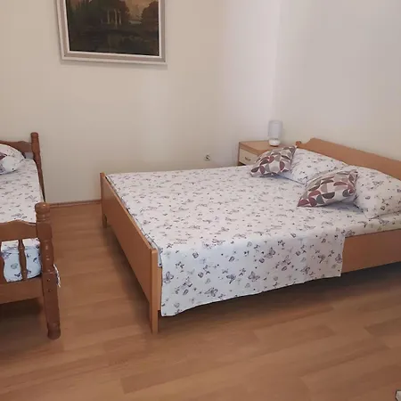 4199-2 For 3 People In *