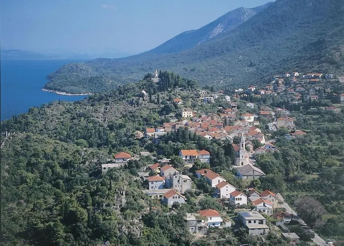 4199-2 For 3 People In Trpanj