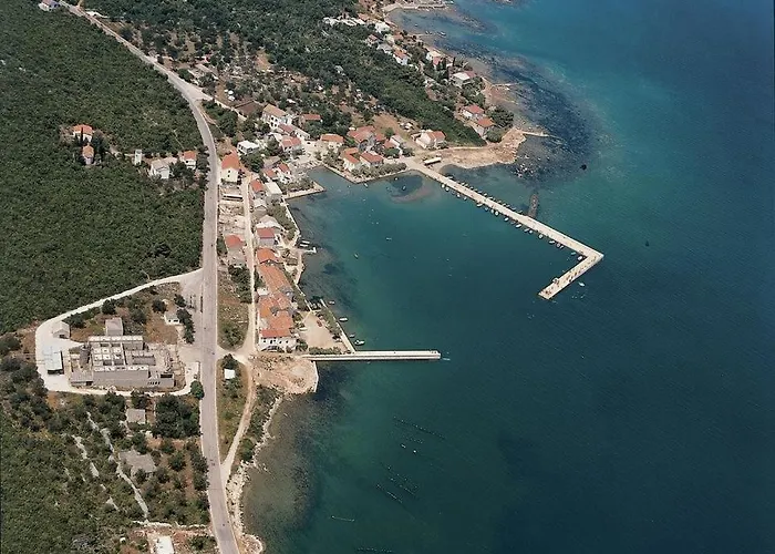 4199-2 For 3 People In