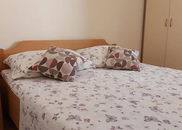 4199-2 For 3 People In Trpanj