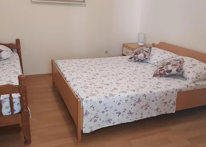 4199-2 For 3 People In *